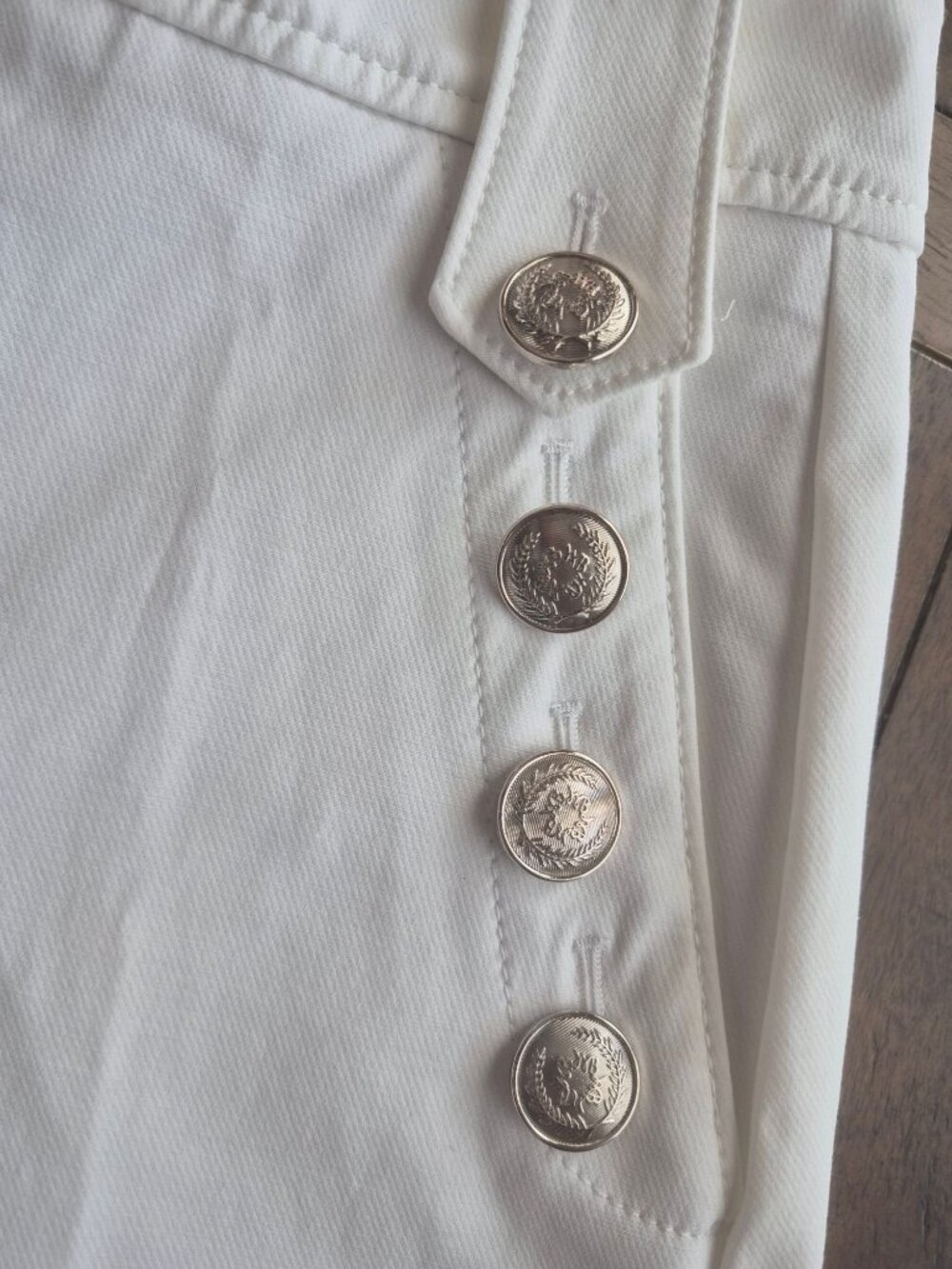 White House Black Market Button-Front White Shorts 5"e Size 2 - Picture 3 of 6